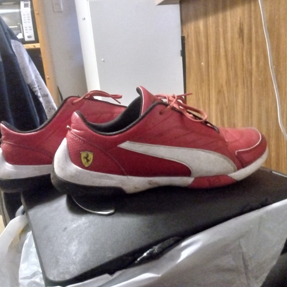 Puma/Ferrari Racing shoes. Size 9 - Picture 2 of 5